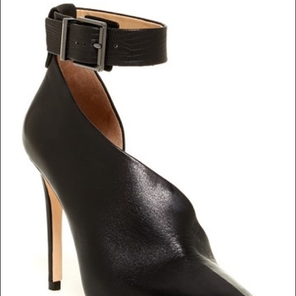 BCBGMAXAZRIA Aced Ankle Strap Leather Pump - Picture 9 of 11